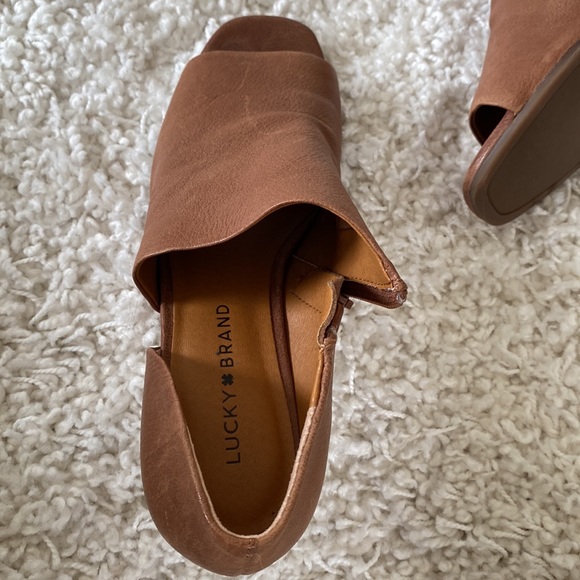 Lucky Brand Jaxy Pump-Brown - Picture 3 of 4